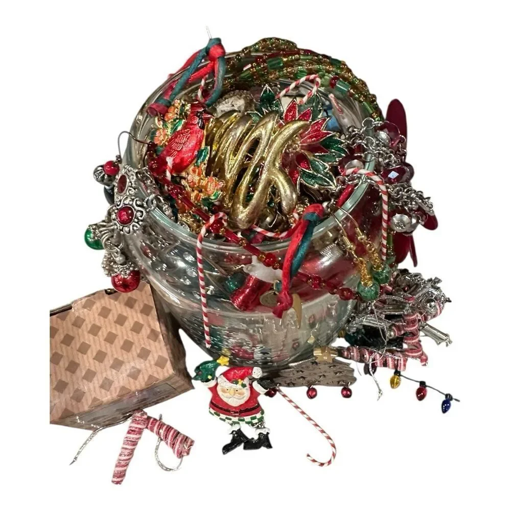 Estate Jewlery Jar of surprised Festive Christmas Jewelry and more - Picture 8 of 9